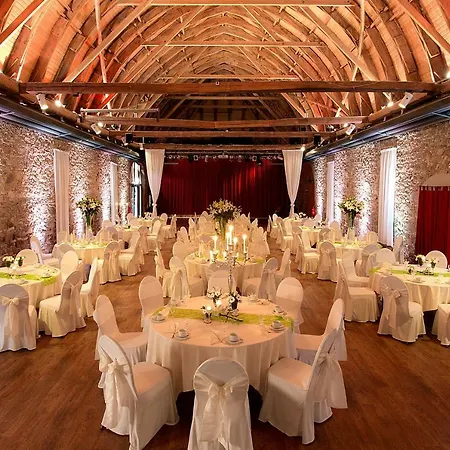 מלון Gaestehaus Kloster Nimbschen 3*