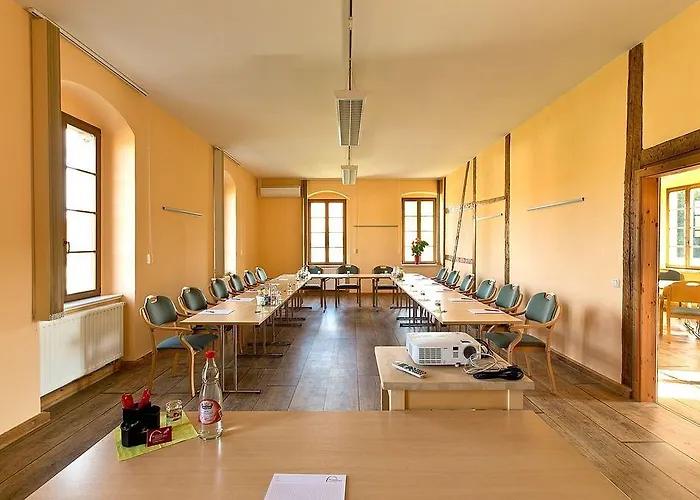 فندق Gaestehaus Kloster Nimbschen 3*