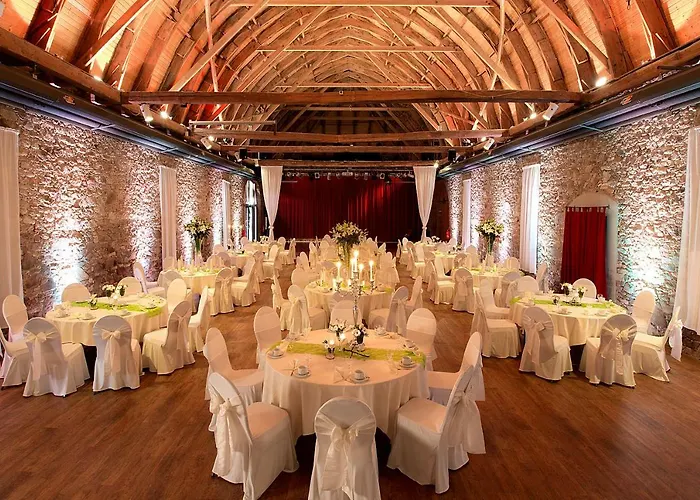 فندق Gaestehaus Kloster Nimbschen 3*